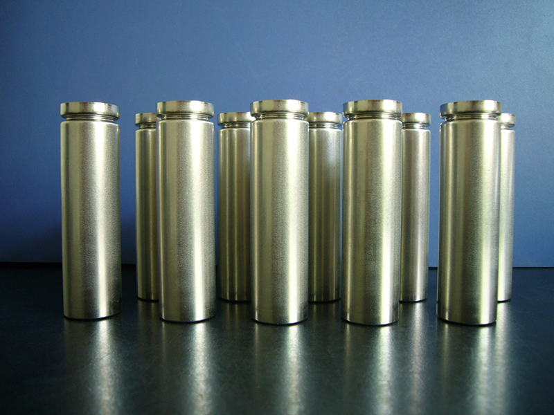 我公司现生产各种型号的电池钢壳